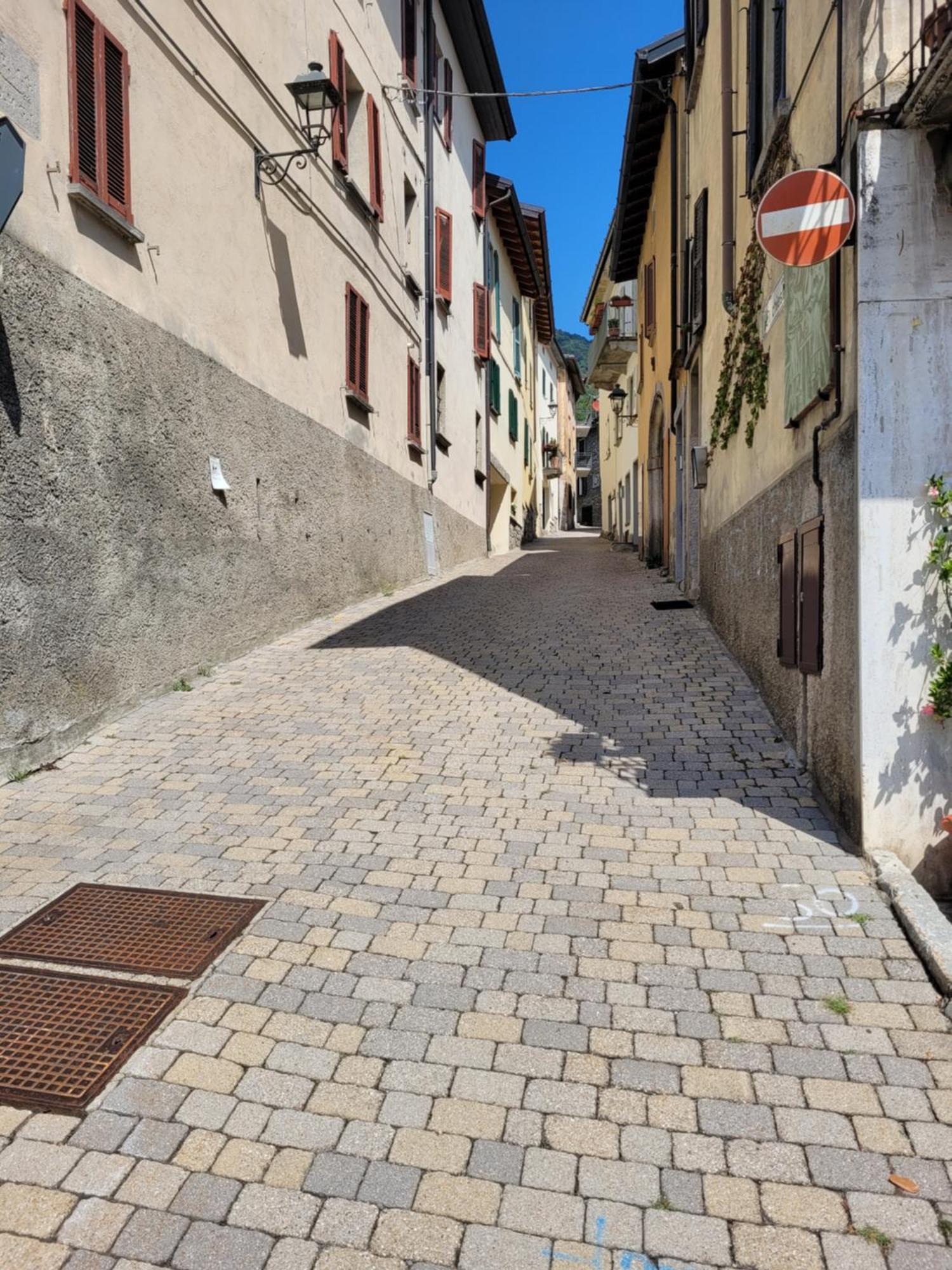 Appartamento Casa Gianna Castiglione dʼIntelvi Esterno foto