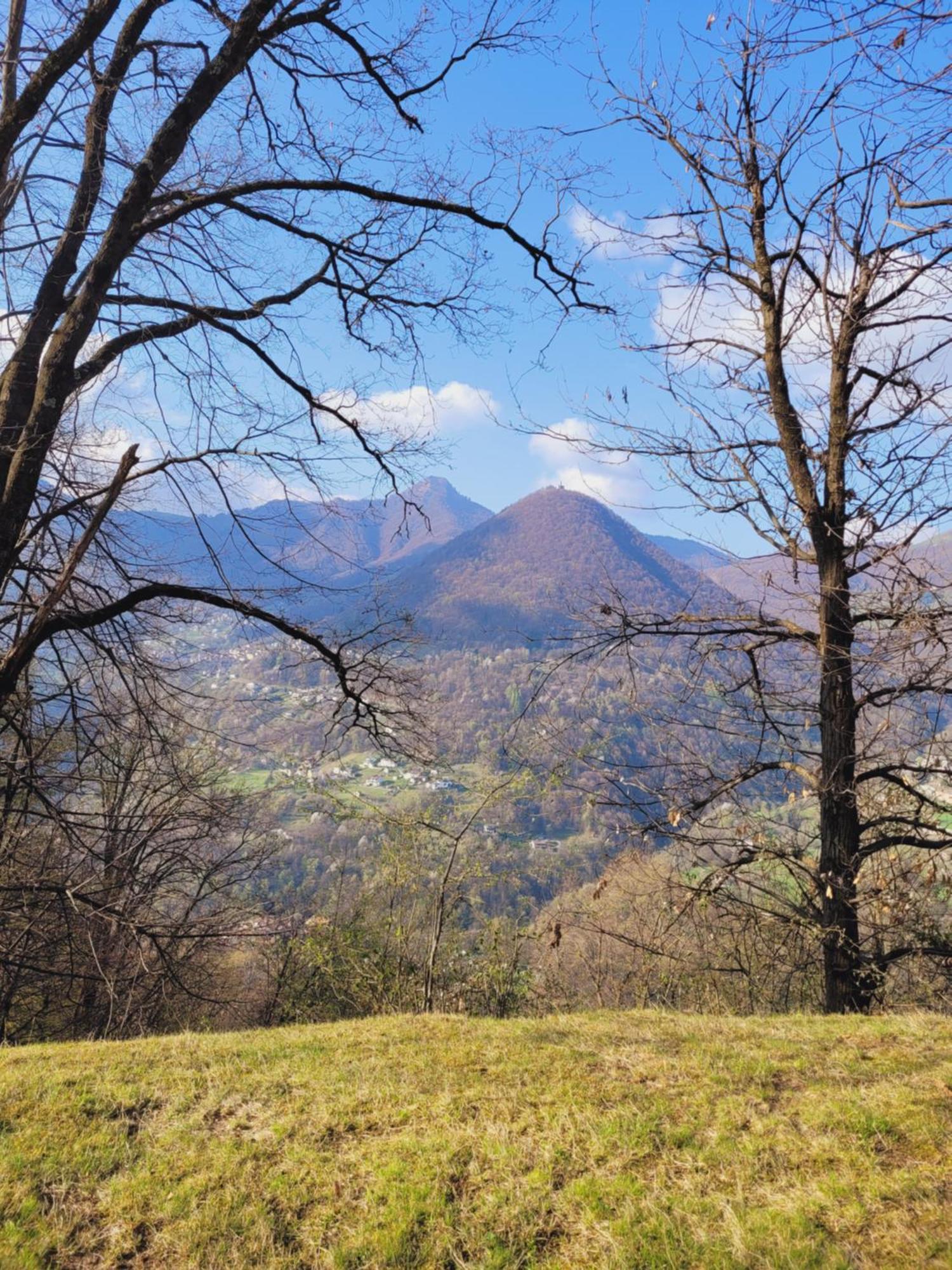 Appartamento Casa Gianna Castiglione dʼIntelvi Esterno foto